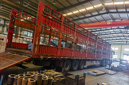 山东矿安机电生产的一批锁罐摇台顺利装车发货